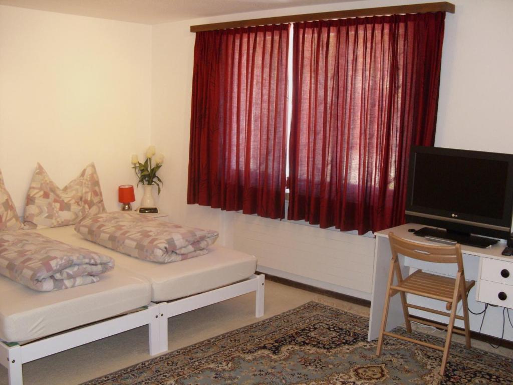 Hotel Pez Ault Disentis Pokoj fotografie